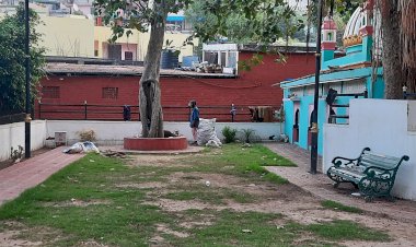 कबाडिऐ ने जमा रखा है कब्जा  -लखदाता पीर के नजदीक बने पार्क की हालत बिगड़ रही है