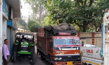 अवैध पार्किंग: शहर की अंदरूनी सड़क ों पर बनी मुसीबत