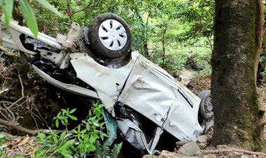 हरिपुरधार के नजदीक खाई में लुढकी क ार, चार घायल