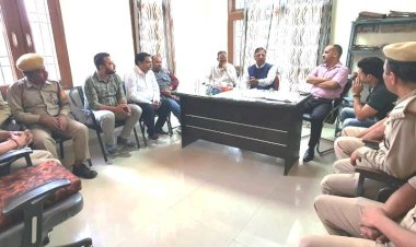 प्रचंड गर्मी के दृष्टिगत आगजनी को रोकने हेतु डा बिन्दल ने फायर अधिकारियों के साथ बैठक कर की चर्चा