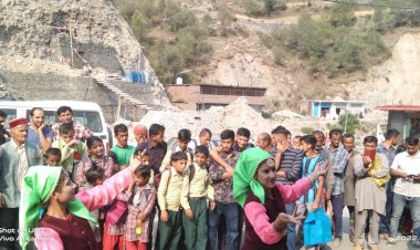 देखा सरकारा दा कमाल हो विकास गीत के माध्यम से लोक कलाकारों द्वारा जिला में सरकारी योजनाओं की दी जा रही है जानकारी