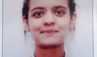 आरज़ू -पल्ल्वी ने विश्व विद्यालय के बीएससी नर्सिंग में बाजी मारी