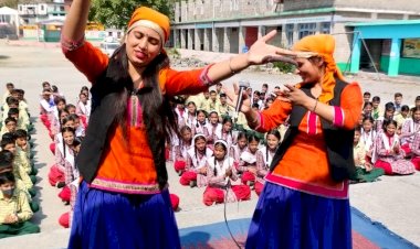 सिरमौर में कलाकारों ने नुक्कड़ नाट्क के माध्यम से गुडिया हेल्पलाईन  शक्ति बटन ऐप व होशियार सिंह हेल्पलाइन-1090 के बारे में दी जानकारी