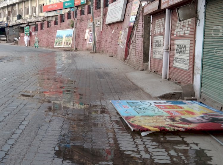 मॉल रोड़ पर सवीरेज लाईन ध्वस्त