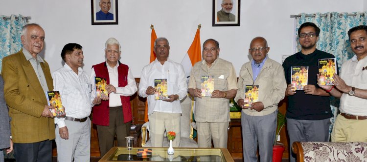  राज्यपाल ने जगदीश शर्मा की पुस्तकों का विमोचन किया