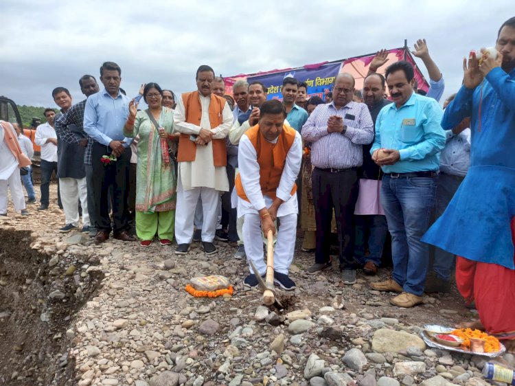 मारकंडे नदी पर शंभुवाला में 16 करोड़ की लागत से निर्मित होने वाले पुल का डा. बिन्दल ने किया भूमि पूजन