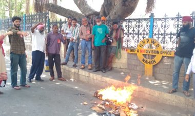 सीपीआईएम ने महंगाई का पुतला फूंका, सरक ार के खिलाफ जमकर नारेबाजी क ी