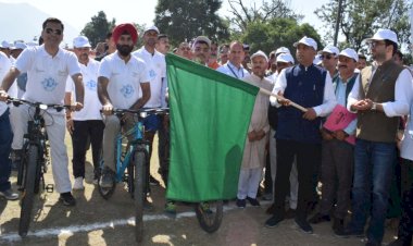 मुख्यमंत्री ने साइक्लोथॉन और जागरूकता अभियान रैली को हरी झंडी दिखाकर रवाना किया