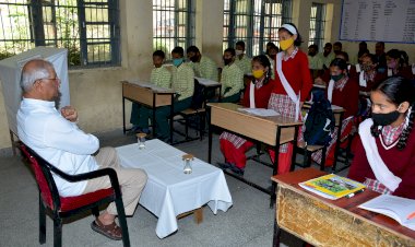 राज्यपाल ने राजकीय वरिष्ठ माध्यमिक पाठशाला बल्देयां के बच्चों से किया संवाद