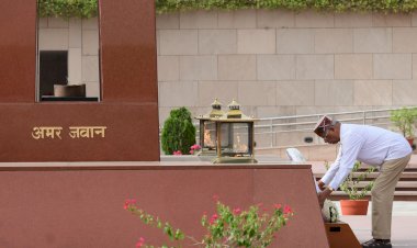 राज्यपाल ने राष्ट्रीय युद्ध स्मारक का दौरा किया