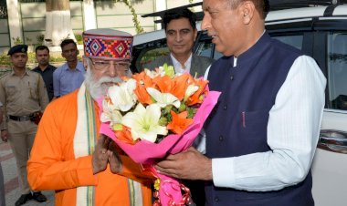 मुख्यमंत्री ने ब्रह्मर्षि कुमार स्वामी जी का स्वागत किया