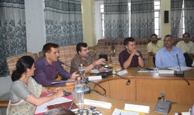 नाहन में समग्र शिक्षाअभियान के तहत समीक्षा बैठक का आयोजन, प्रगति रिपोर्ट पर हुई चर्चा