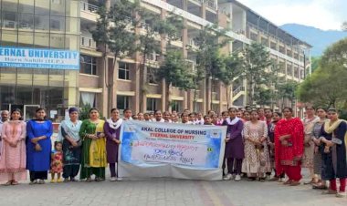 इटरनल यूनिवर्सिटी में नशे पर प्रहार , छात्रों ने निकाली नशा विरोधी जागरूकता रैली