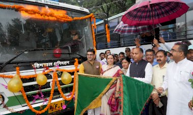 मुख्यमंत्री ने धर्मशाला से राज्य स्तरीय नारी को नमन कार्यक्रम के अन्तर्गत महिला यात्रियों को बस किराए में 50 प्रतिशत की रियायत की शुरूआत की