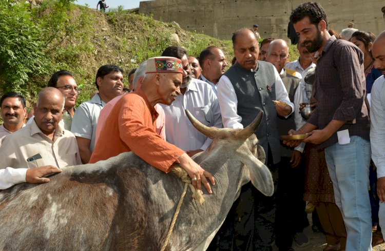 मुख्यमंत्री ने माधव सृष्टि बहुआयामी संस्थान का दौरा किया