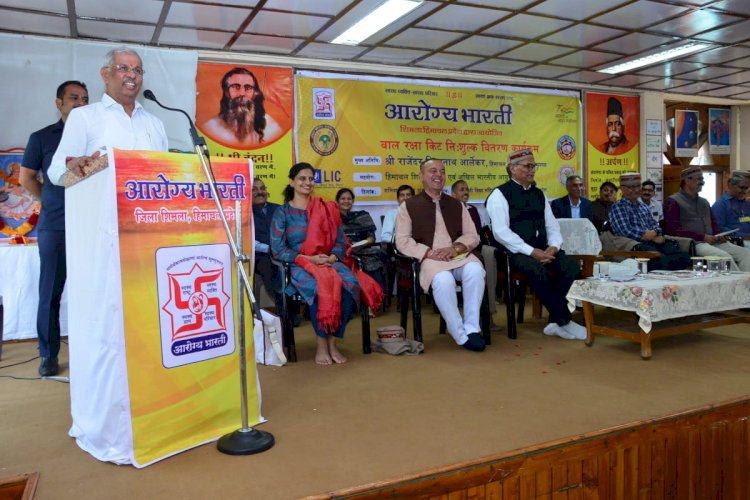 राज्यपाल ने विद्यार्थियों को बाल रक्षा किट वितरित की