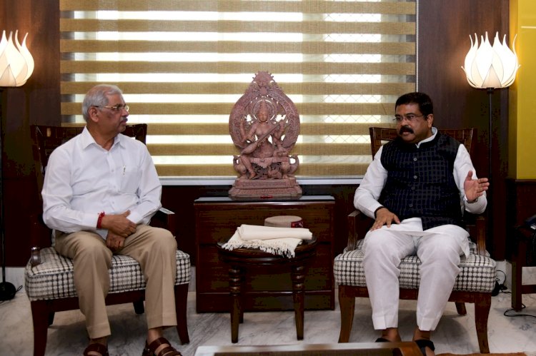राज्यपाल ने केन्द्रीय शिक्षा मंत्री धर्मेन्द्र प्रधान से भेंट की