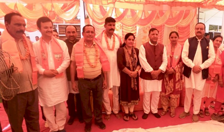 कौलावालाभूड़ पंचायत उप प्रधान अनिल ठाकुर भाजपा में हुए शामिल