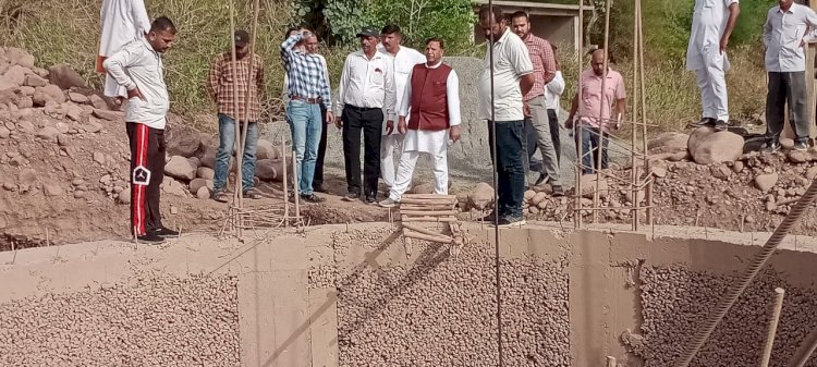 विधायक राजीव बिन्दल ने कौलावाला में नवसृजित रिगड़वाला प्राथमिक पाठशाला का उदघाटन किया।