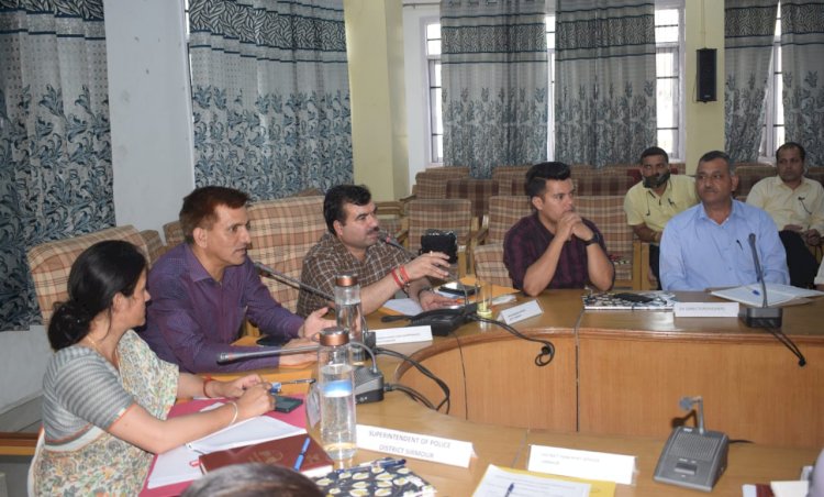 नाहन में समग्र शिक्षाअभियान के तहत समीक्षा बैठक का आयोजन, प्रगति रिपोर्ट पर हुई चर्चा