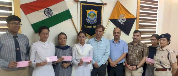 नशे के कारोबार में संलिप्त व्यक्तियों की सूचना पुलिस को दें: डीसी