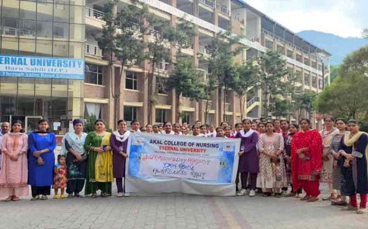 इटरनल यूनिवर्सिटी में नशे पर प्रहार , छात्रों ने निकाली नशा विरोधी जागरूकता रैली