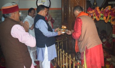 ग्रामीण विकास मंत्री वीरेंद्र कंवर ने भंगायणी माता मंदिर हरिपुरधार में की पूजा अर्चना