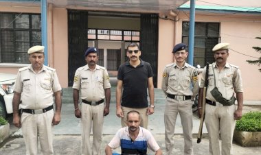 पुलिस ने ददाहू में एक नकली सीबीआई अधिकारी को दबोचा  आरोपी हेम राज पुत्र दीप राम निवासी बलग पंचकुला हरियाणा से