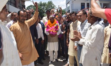 प्रदेश के हर गांव व बस्ती को सड़क से जोडना वर्तमान सरकार की प्राथमिकता - सुखराम चैधरी