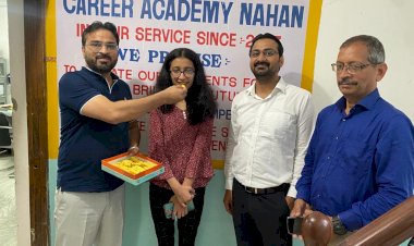 करियर अकैडमी स्कूल दो छात्राओं ने पाया एनआईएफटी में प्रवेश