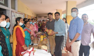 सिरमौर के सभी ब्लॉक में स्वयं सहायता समूह के उत्पादों को आकर्षक बनाने के लिए लगाया जाएगा पैकेजिंग व लेबलिंग यूनिट-  एडीसीआकर्षक बनाने के लिए लगाया जाएगा पैकेजिंग व लेबलिंग यूनिट-  एडीसी