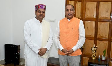 शिमला : भाजपा के राष्ट्रीय प्रवक्ता संबित पात्रा ने मुख्यमंत्री जयराम ठाकुर से उनके शिमला स्थित आवास पर मुलाकात की।