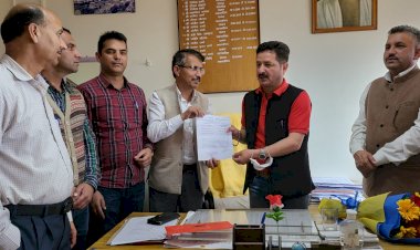 हिमाचल वन विभाग मिनिस्ट्रियल स्टाफ एसोसिएशन की नवगठित कार्यकारिणी ने हिमाचल सचिवालय कमर्चारी एसोसिएशन से की शिष्टाचार भेंट