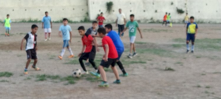 नौनिहालों में फुटबॉल सीखने का जुनून...... -3 सालों में अंडर 14 व 16 टीमें तैयार होगी