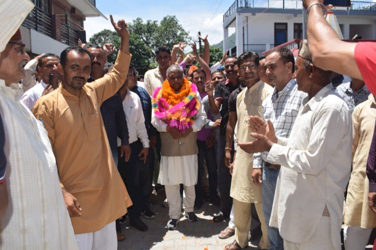 प्रदेश के हर गांव व बस्ती को सड़क से जोडना वर्तमान सरकार की प्राथमिकता - सुखराम चैधरी