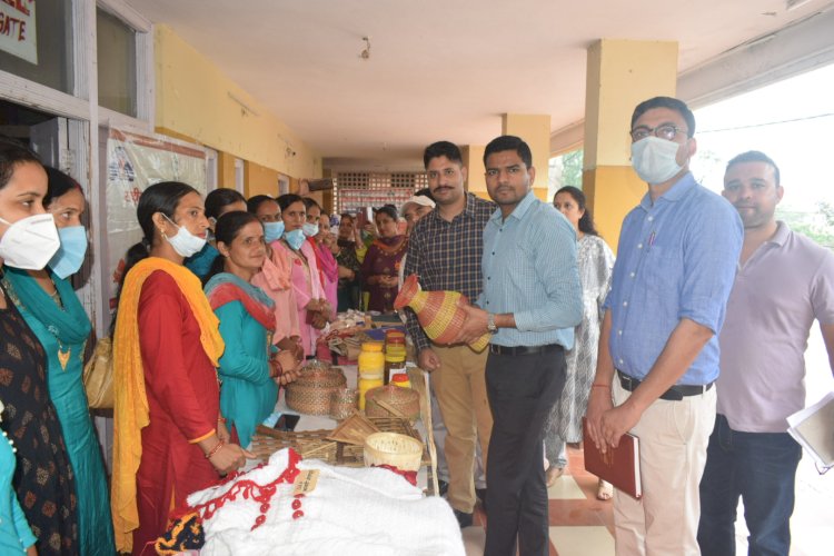 सिरमौर के सभी ब्लॉक में स्वयं सहायता समूह के उत्पादों को आकर्षक बनाने के लिए लगाया जाएगा पैकेजिंग व लेबलिंग यूनिट-  एडीसीआकर्षक बनाने के लिए लगाया जाएगा पैकेजिंग व लेबलिंग यूनिट-  एडीसी