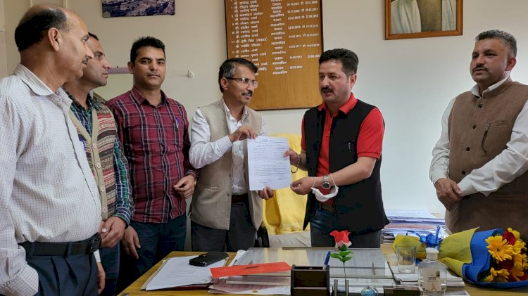 हिमाचल वन विभाग मिनिस्ट्रियल स्टाफ एसोसिएशन की नवगठित कार्यकारिणी ने हिमाचल सचिवालय कमर्चारी एसोसिएशन से की शिष्टाचार भेंट
