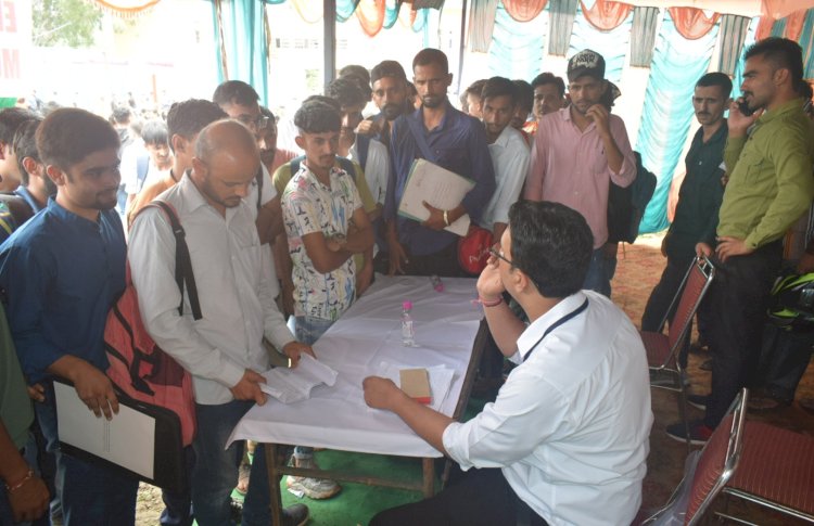 नाहन आईटीआई में रोजगार मेले का हुआ आयोजन, ऊर्जा मंत्री ने मेले में शिरकत कर चयनित युवाओं को सौंपे नियुक्ति पत्र