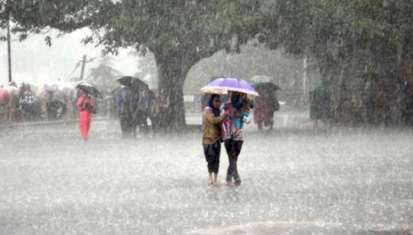 ब्यास नदी में आई बाढ़ कई गांव खतरे में, प्रशासन ने खाली करवाए मकान, फंसे लोगों को किया रेस्क्यू