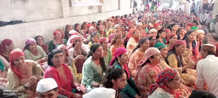 हाटी मुद्दे का समाधान देखकर लोगों को गुमराह करने का काम कर रहे हैं