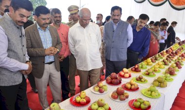 राज्यपाल ने किया सेब मेले का उद्घाटन  प्राकृतिक खेती के प्रशिक्षण केंद्र के रूप में विकसित होगा नौणी विश्वविद्यालय: आर्लेकर