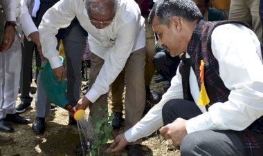 राज्यपाल ने किया आयुष पाठशाला वाटिका अभियान का शुभारंभ