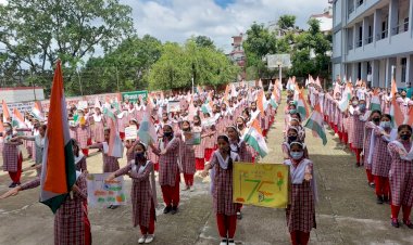 कन्या स्कु ल नाहन की छात्राओं ने निकाली तिरंगा यात्रा