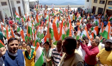 नाहन में भाजपा ने आयोजित की  तिरंगा यात्रा बिंदल बोले: आज का दिन शहीदों और देश भक्तों को समर्पित