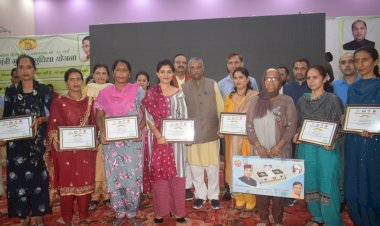 सिरमौर जिला में 38519 लाभार्थियों को मिले निशुल्क गैस कनेक्शन - सुखराम चौधरी  नाहन में आयोजित किया मुख्यमंत्री गृहिणी सुविधा योजना का जिला स्तरीय लाभार्थी सम्मेलन