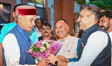 पूर्व मुख्यमंत्री और भाजपा के वरिष्ठ नेता प्रो प्रेम कुमार धूमल का विली पार्क पहुंचने पर जोरदार स्वागत