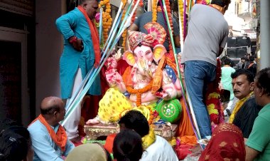 गणेश चतुर्थी पर शोभा यात्रा का  किया आयोजन