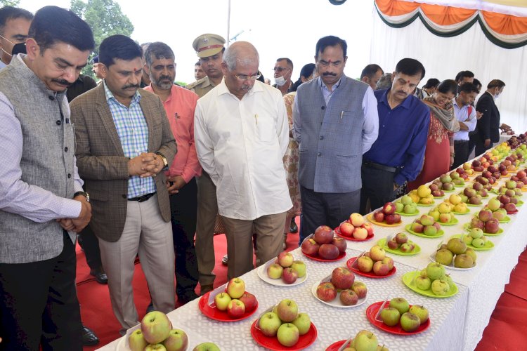 राज्यपाल ने किया सेब मेले का उद्घाटन प्राकृतिक खेती के प्रशिक्षण केंद्र के रूप में विकसित होगा नौणी विश्वविद्यालय: आर्लेकर