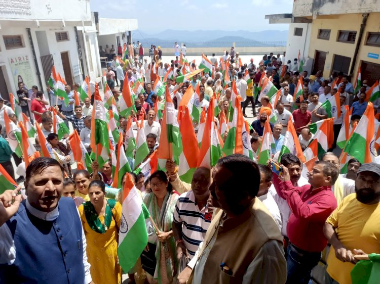 नाहन में भाजपा ने आयोजित की तिरंगा यात्रा बिंदल बोले: आज का दिन शहीदों और देश भक्तों को समर्पित