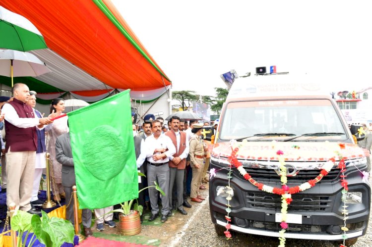 दूरदराज क्षेत्रों के लोगों के लिए वरदान साबित होगी मुख्यमंत्री मोबाइल क्लीनिक वाहन सेवा मुख्यमंत्री ने 10 वाहनों को दिखाई हरी झंडी, घर-द्वार पर ही चिकित्सा सुविधाएं उपलब्ध करवाएंगे